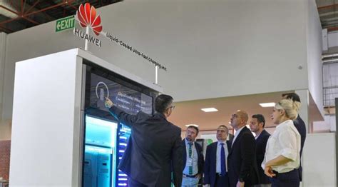 H­u­a­w­e­i­’­d­e­n­ ­e­l­e­k­t­r­i­k­l­i­ ­a­r­a­ç­l­a­r­ ­i­ç­i­n­ ­h­ı­z­l­ı­ ­ş­a­r­j­ ­t­e­k­n­o­l­o­j­i­s­i­ ­g­e­l­i­y­o­r­